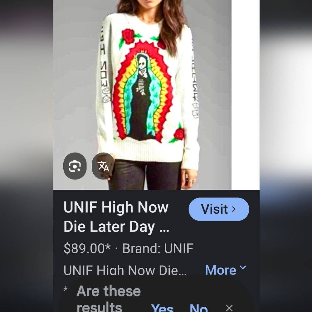 "UNIF"High Now Die Later. Sz.S, Graphic Sweater in Cream with Red and Green